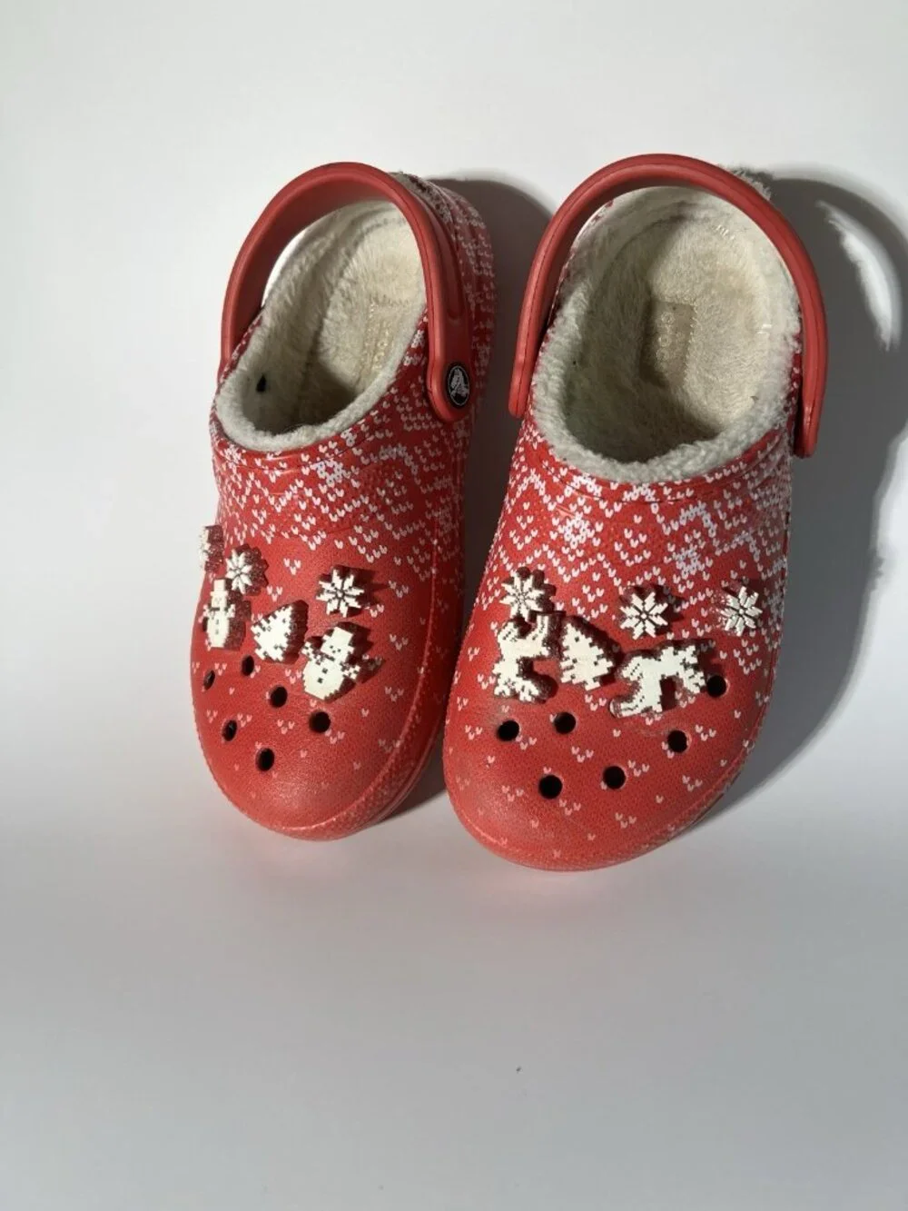 Women's Size 7 Crocs Lined Holiday Charm Clog Red/White w/Jibbitz Ugly Sweater - Picture 11 of 15